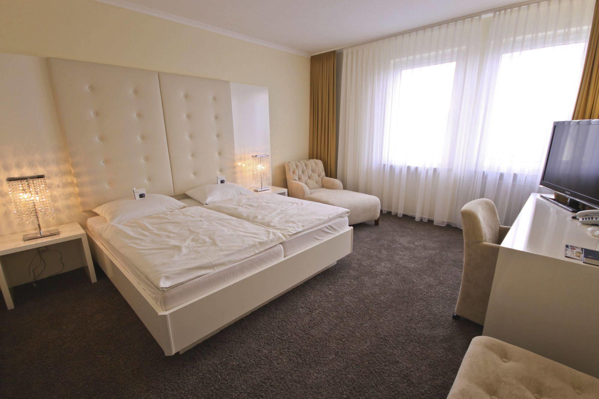 Hotel-Restaurant Zur Krone Löhnberg Quarto foto